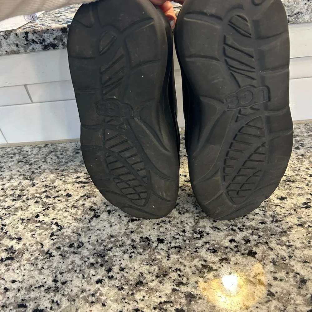 Authentic UGG clogs - Picture 5 of 5